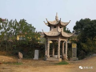 送清远上人归楚山旧寺