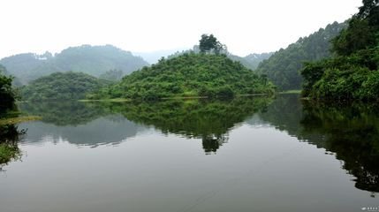 题夹江冯临父玉山庄图