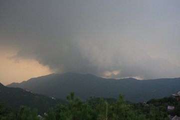 东林雨后望香炉峰