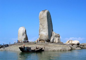 石帆山下