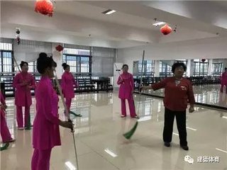 宿建封寺，晓登尽善亭，望韶石三首