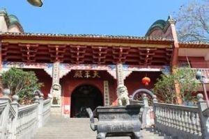 游长安诸寺联句·宣阳坊静域寺·三阶院联句