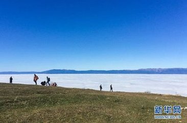 秋日遇荆州府崔兵曹使宴