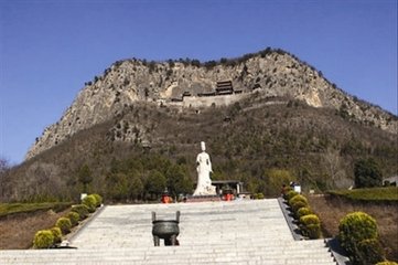 洪州西山祈雨，是日辄应，因赋诗言事