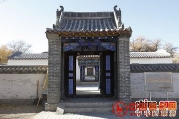 送王府张参军附学及第东归