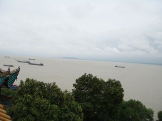 雨中登岳阳楼望君山