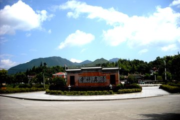 登白衣寺钟楼