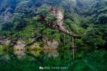 题石潭观音院用王枢密庶愚丘正宗韵二首