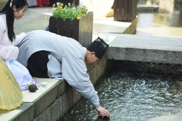 上巳日久病不出示儿侄二首