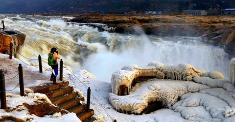 依韵和子骏雪山图