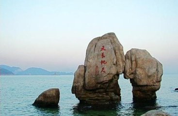 游天台上方（一作游天长寺上方）