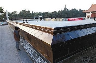 巩使君一新社稷坛宇次汪倅韵