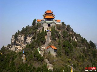 登慈云阁示龄叟月峤